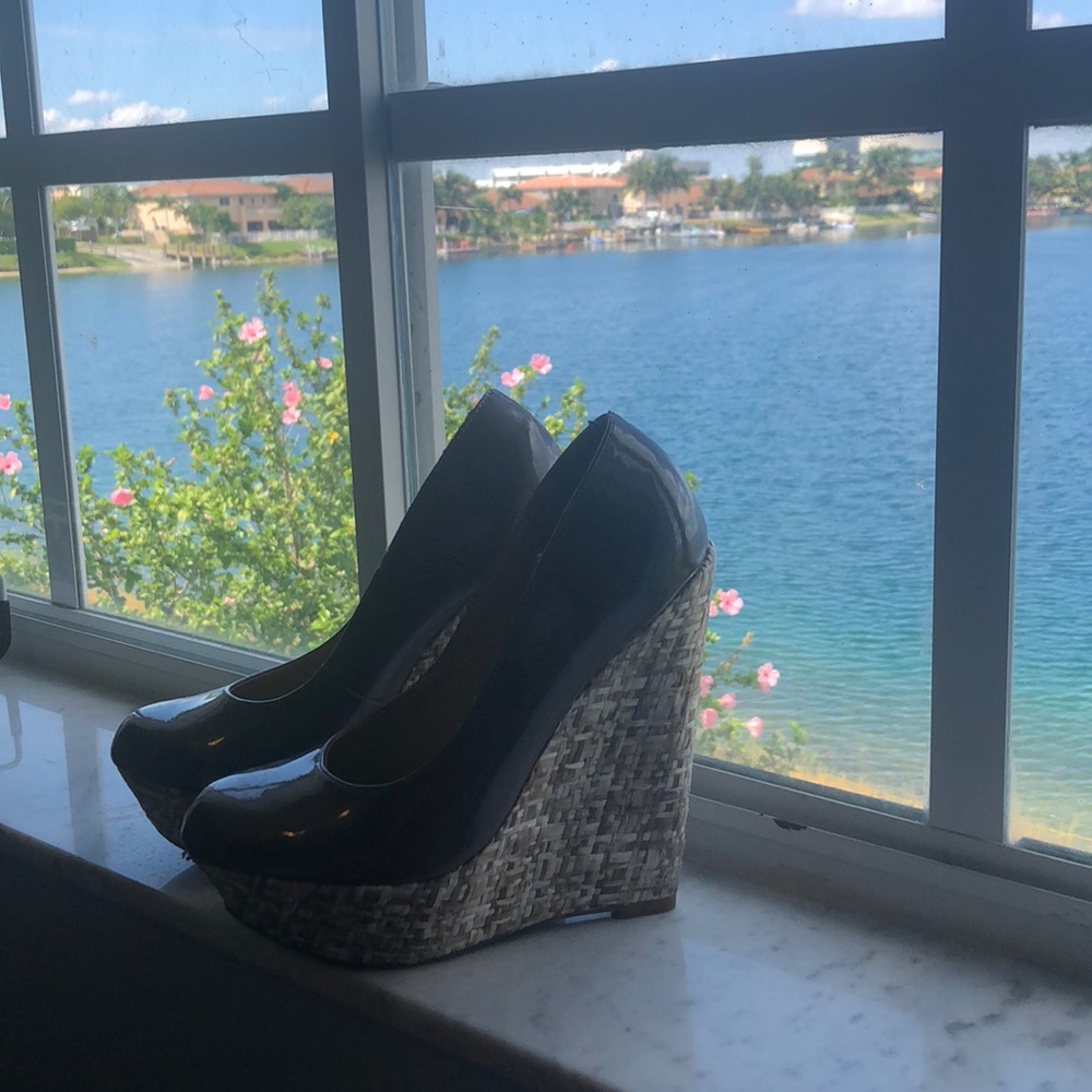 Shoes - Picture 4 of 4